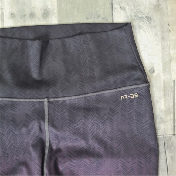 AR-33 Medium High Rise Ombre Full Length Leggings - Picture 4 of 7